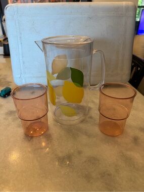 kate spade Clear Lemon Pitcher with Pink Tumblers